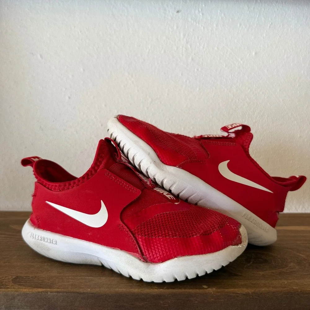 Nike Kids 2PC Sneaker Bundle Flex Runner Red Star Runner 3 Black Flame 12C